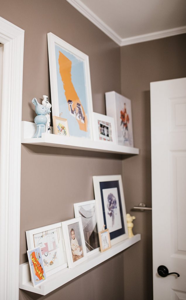 meandreegs-bathroom-photo-ledge-taupe-nursery-636x1024 Easy Photo Ledge DIY | Gallery Wall