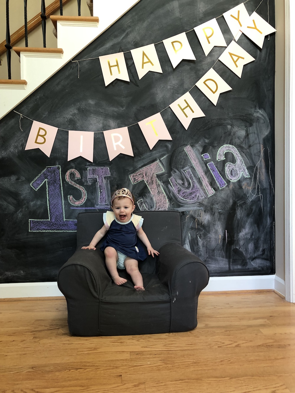 Chalkboard-Wall-DIY-photo-backdrop DIY Chalkboard Wall for Your Staircase Entry